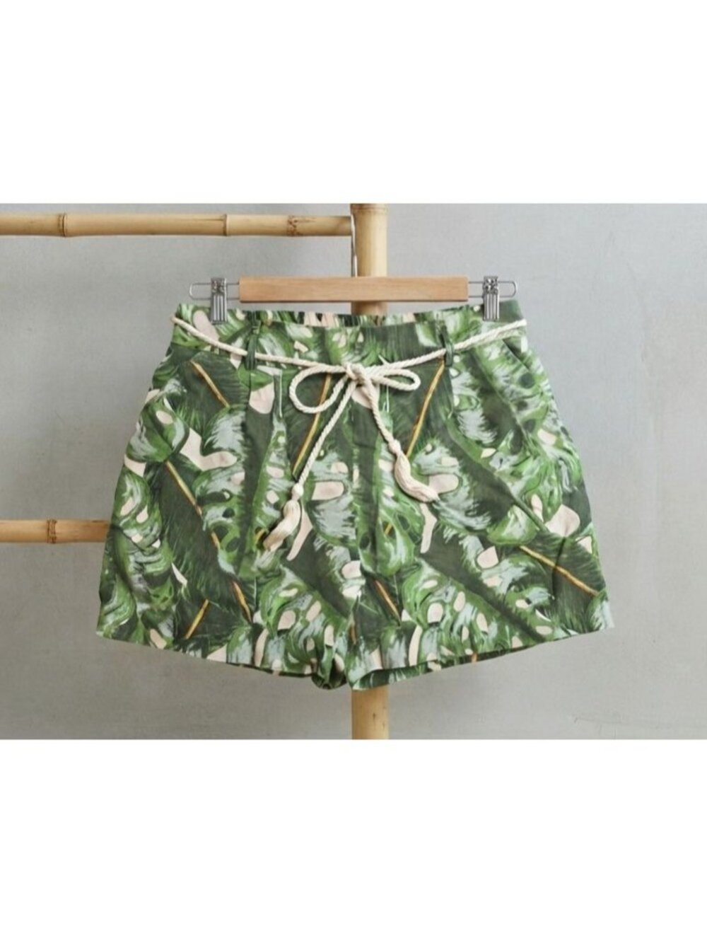 Women's - Joie Tropical Leaf Print Linen Blend Shorts, Size Large